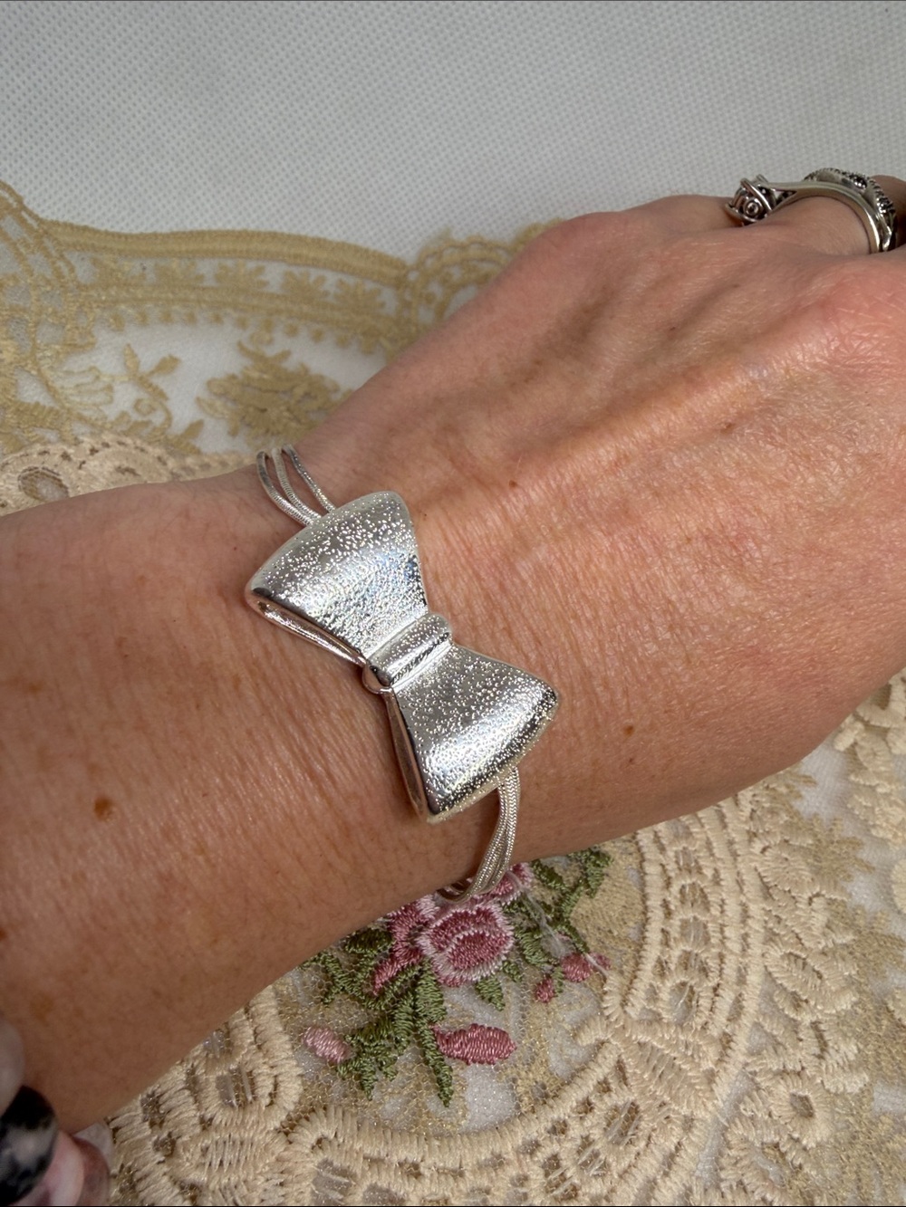 925 Sterling Silver Oversized Bow Triple Snake Chain Bracelet Coquette - Picture 2 of 7